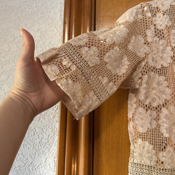 HAZEL Lace Top - Picture 2 of 7